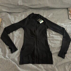 black fitting gym jacket